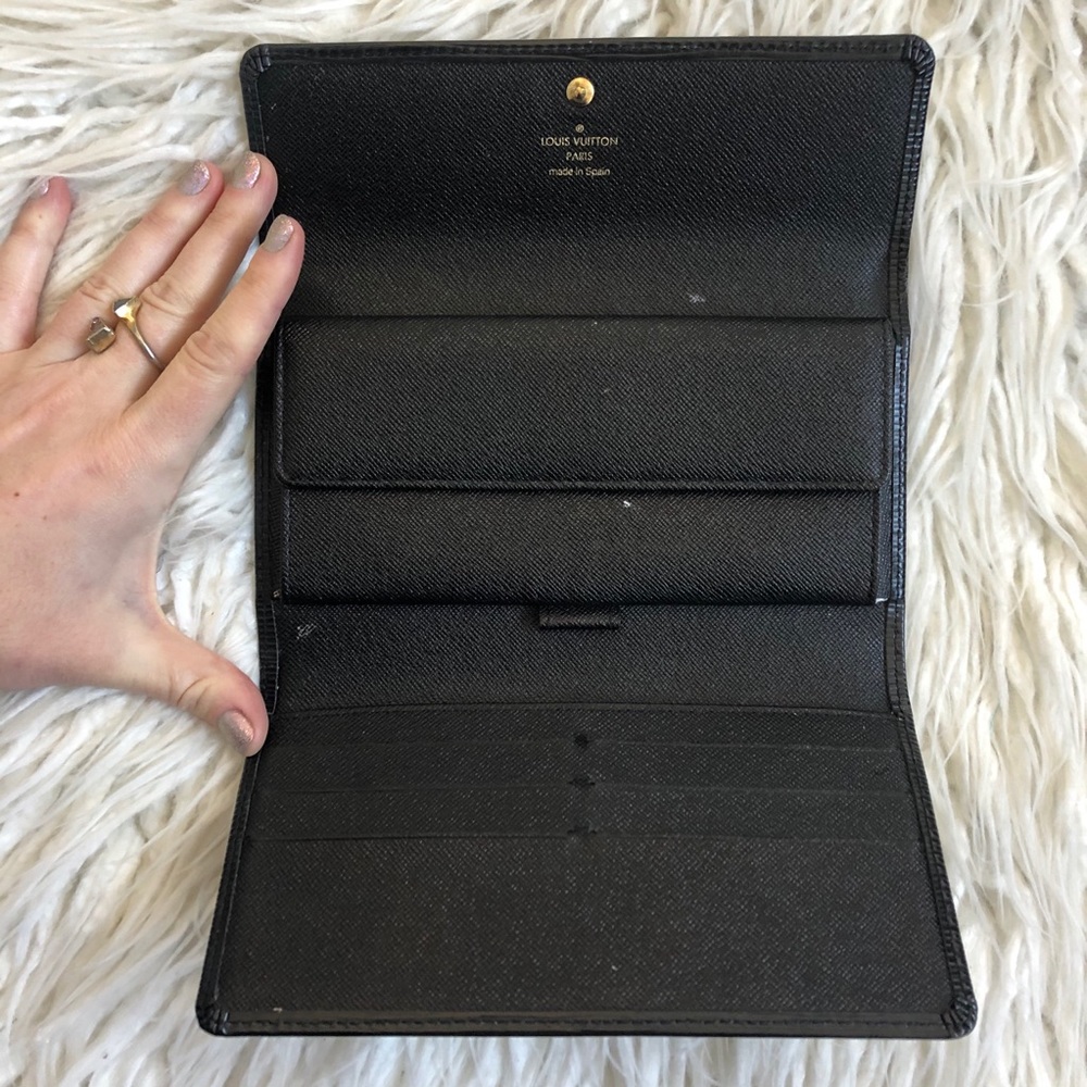 SOLDLOUIS VUITTON Epi Leather International Wallet - Picture 9 of 11